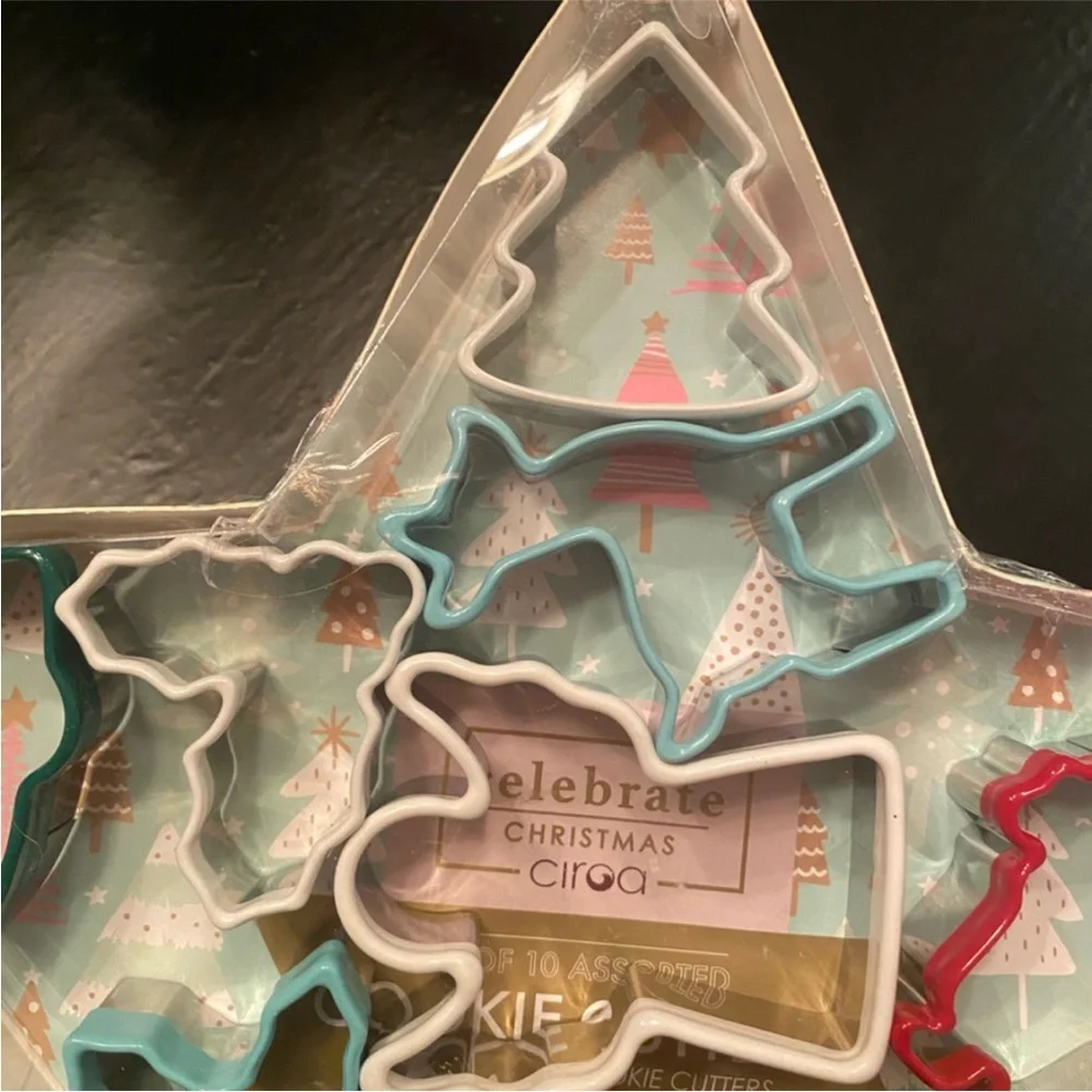 NWT Christmas Cookie Cutter Set